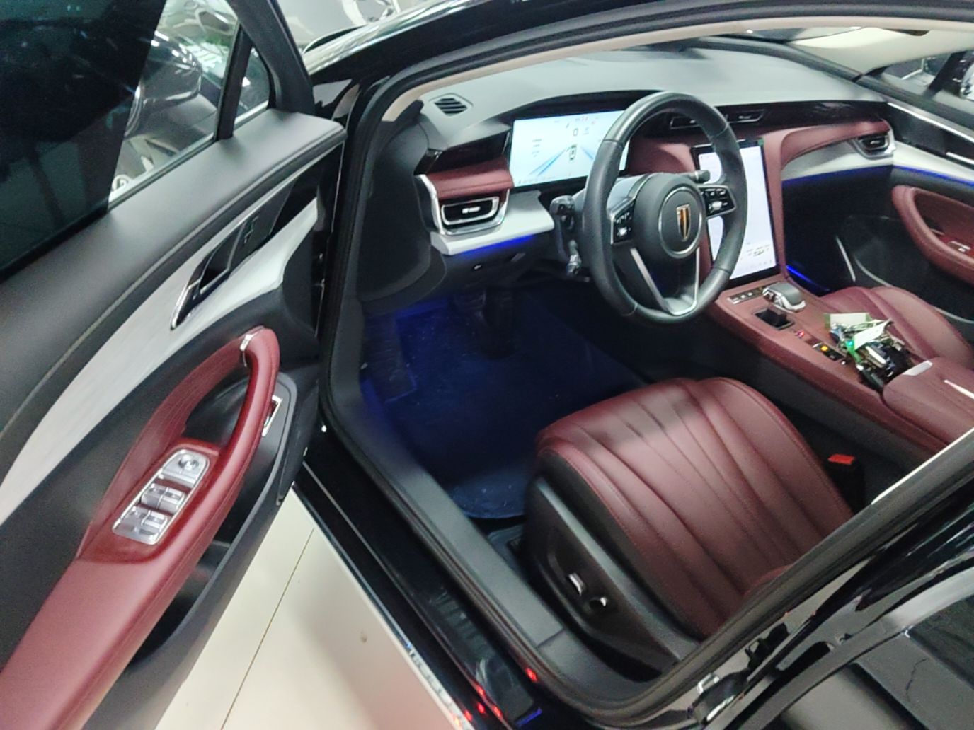 Hongqi H5 2025 2.0T Automatic Flag Edition – 500 000 Units Commemorative Version — снимка 18