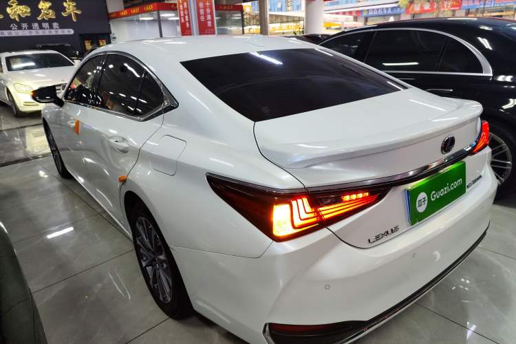 Used Lexus ES 2021 300h Excellence Edition
