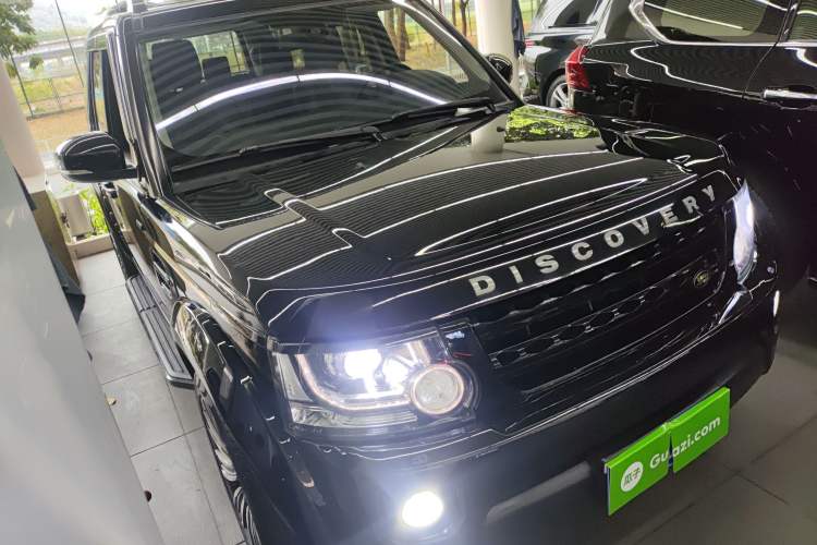 Used Land Rover Discovery 2015 3.0 SC V6 HSE Front Right 45 Deg