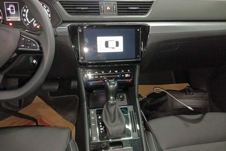 Used Skoda Superb 2019 TSI280 DSG Comfort Edition Audio And AC Panel