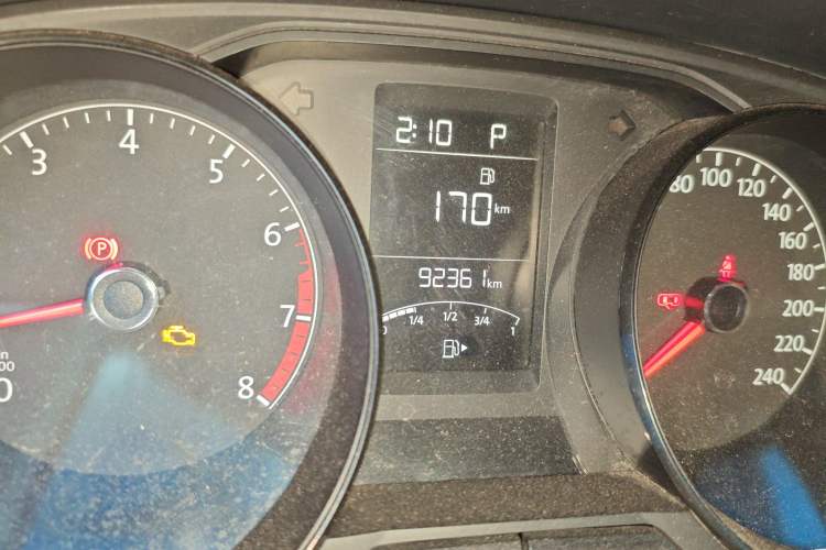 Used Volkswagen Lavida 2015 1.6L Automatic Fashion Edition Odometer Close Up