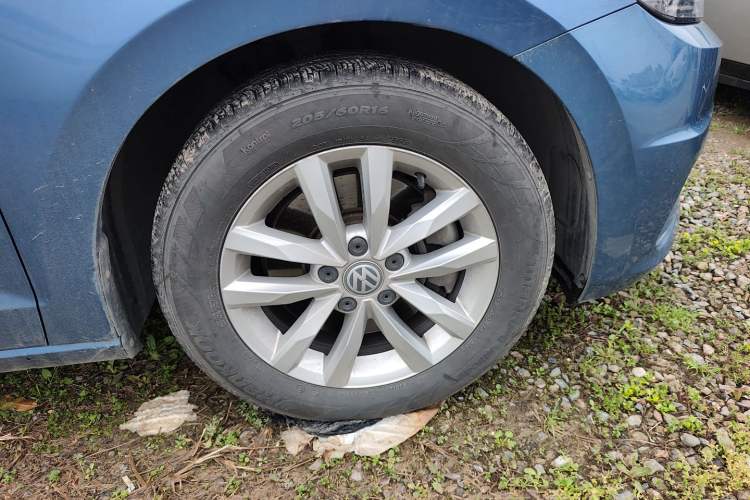 Used Volkswagen Touran 2018 Volkswagen Touran L 280TSI DSG Comfort Edition 7 Seats China V Emission Standard Right Front Wheel Hub