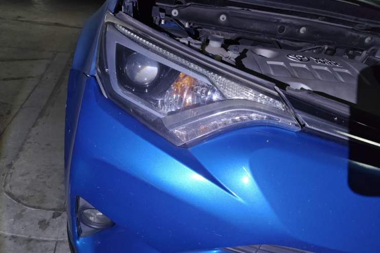 Used Toyota RAV4 2016 2.0L CVT Two-Wheel Drive Fashion Edition China V Standard Right Front Headlight