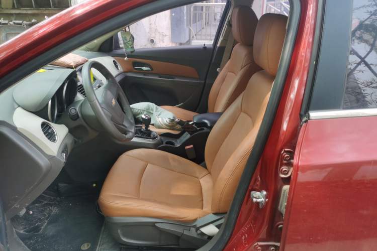 Used Chevrolet Cruze 2015 1.5L Classic SL MT Left Front Seat