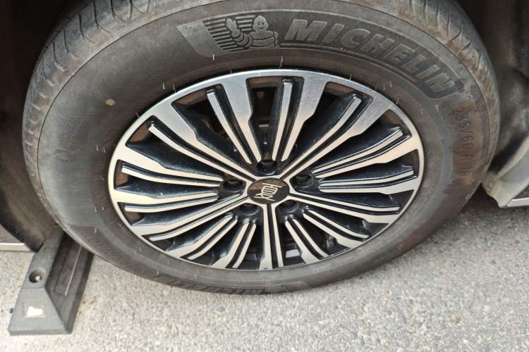 Used BYD Xia 2025 DM-i 1.5T 180km Excellence Model Right Rear Wheel Hub