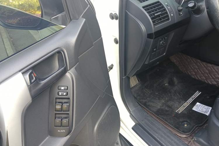 Used Toyota Prado 2015 2.7L Automatic Luxury Edition
