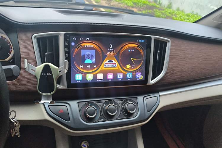 Used FORTHING Lingzhi 2020 M5L 1.6L Base Model 7 Seats Audio And AC Panel