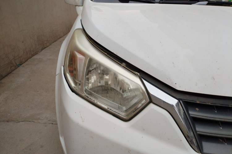 Used Venucia R50 2013 1.6L Manual Luxury Edition
