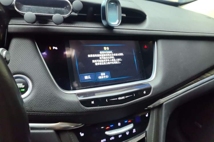 Used Cadillac XT5 2018 28T Four-Wheel Drive Luxury Model Audio And AC Panel