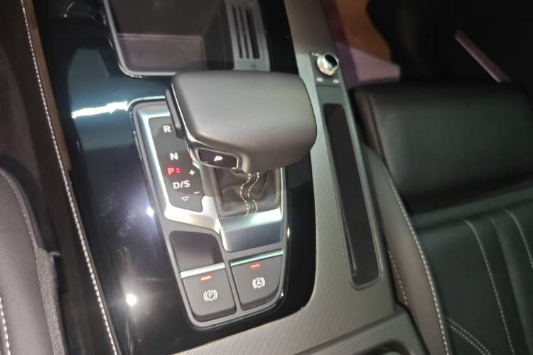 Used Audi Q5L 2023 45T Luxury Dynamic Model Gear Lever