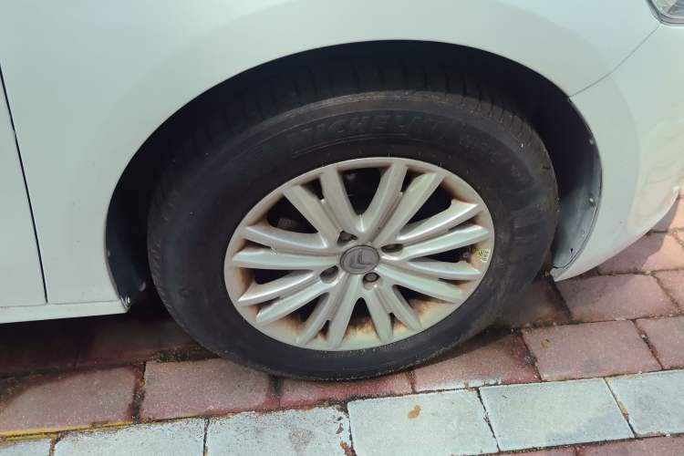 Used Citroen Elysee 2015 Zhishang Edition 1.6L Manual Fashion Model Right Front Wheel Hub