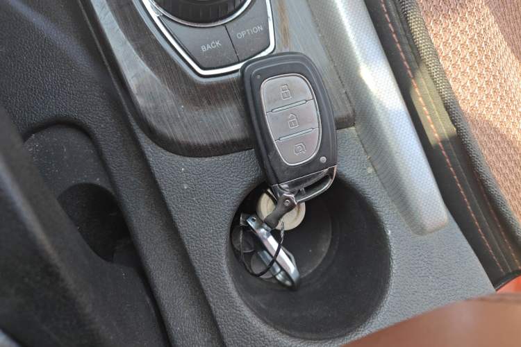 Used HYOSOW S3 2016 S3L 1.5L Manual Prestige Edition
