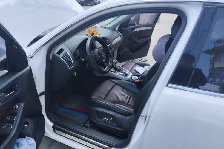 Used Audi Q5 2016 40 TFSI Technology Edition Driver Seat