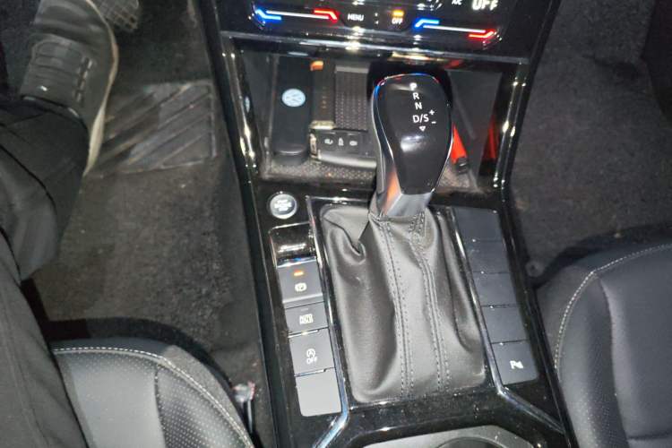 Used Volkswagen Passat 2025 Outstanding Model 380TSI Starry Dragon Edition Gear Lever