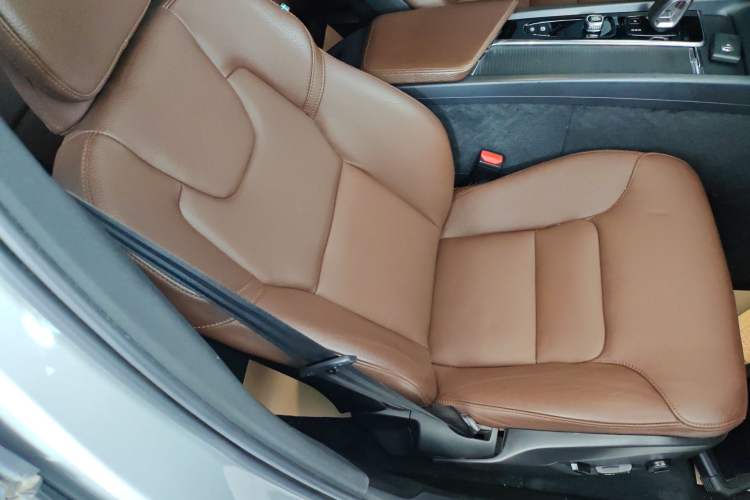 Used Volvo XC60 2022 B5 4x4 Zhiyi Luxury Edition