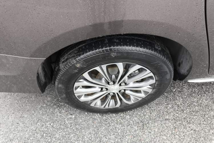 Used Buick GL8 2023 Land Executive Class Deluxe Model