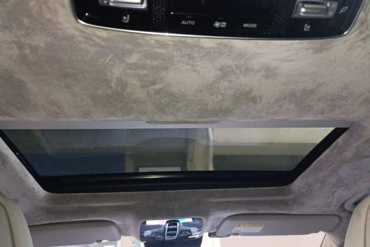 Used Roewe iMAX8 2022 400TGI Prestige Edition
