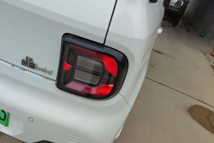 Used Geely Galaxy Panda 2024 Panda Mini 200km Endurance Bear Right Rear Taillight