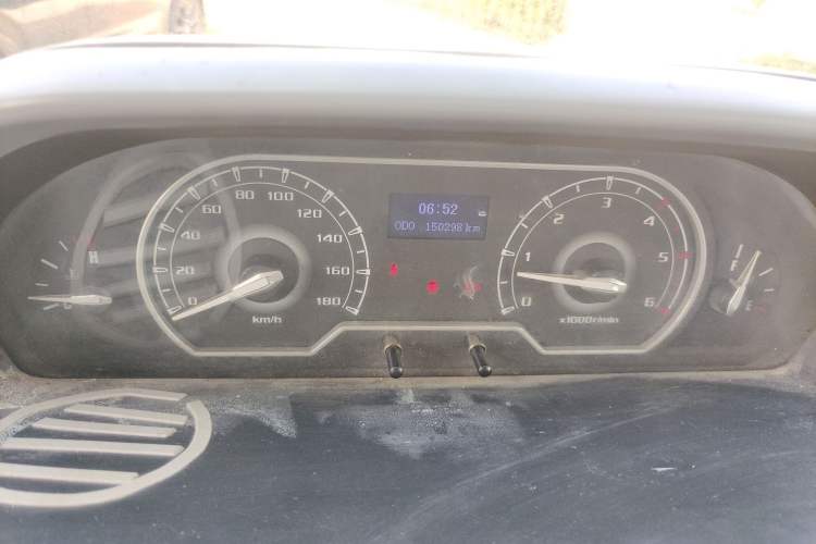 Used SAIC MAXUS Xintu V80 2020 2.5T Manual Classic City Delivery King Long Wheelbase Mid-Height 2/3 Seats