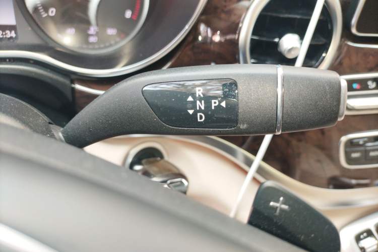 Used Mercedes-Benz V-Class 2017 V 260 L Prestige Extended Edition Gear Lever