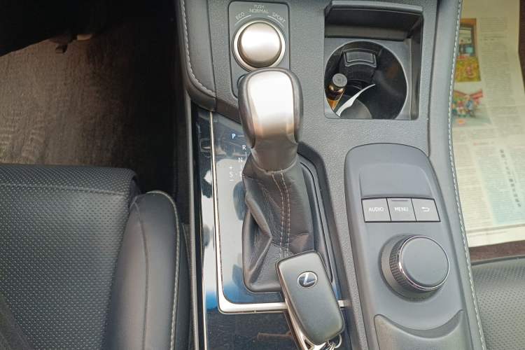 Used Lexus ES 2015 200 Elite Edition Gear Lever