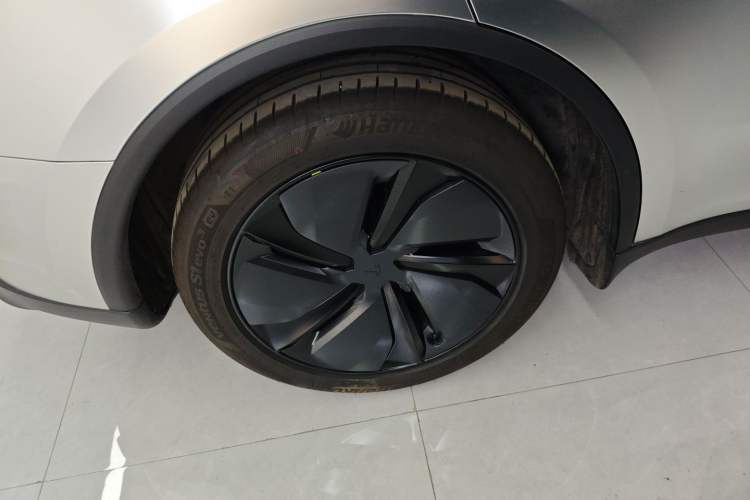 Used Tesla Model Y 2025 Long-Range All-Wheel Drive First Edition