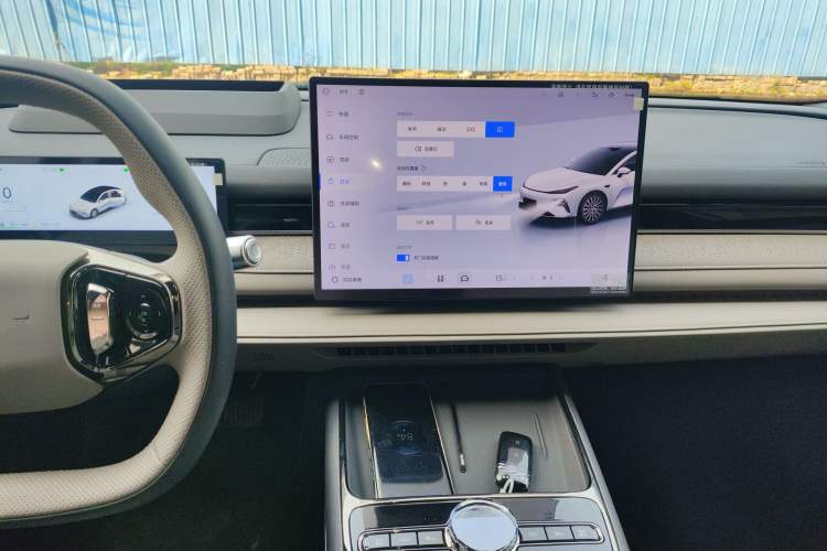 Used Geely Galaxy 8 2025 130km EM-P Starship Edition
