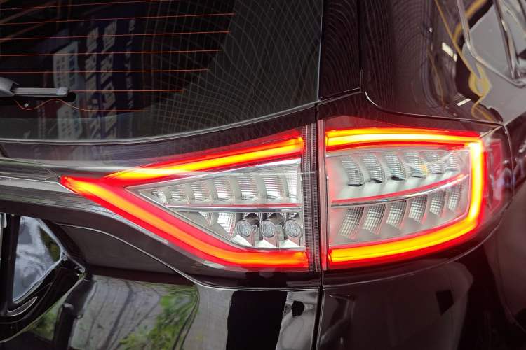 Used Ford Edge 2018 EcoBoost 245 Two-Wheel-Drive Titanium 5-Seater China V Standard