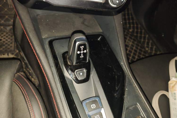 Used Lynk & Co 02 2020 1.5T DCT Two-Wheel Drive Pro Edition Gear Lever