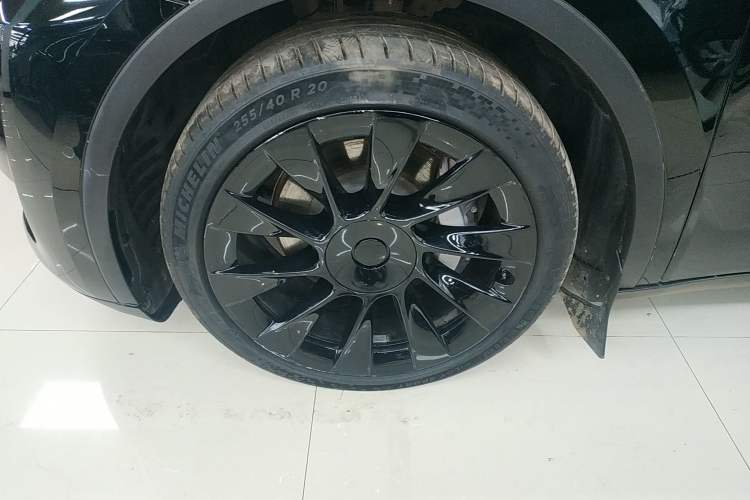 Used Tesla Model Y 2022 Long-Range All-Wheel-Drive Version Left Front Wheel Hub