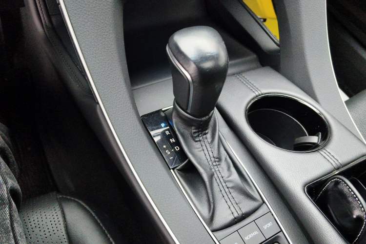 Used Toyota Avalon 2019 Dual-Engine 2.5L Luxury Edition China VI Standard