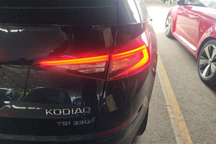 Used Skoda Kodiaq 2019 Facelifted TSI330 5-Seater Two-Wheel-Drive Luxury Enjoyment Edition China VI Standard Right Rear Taillight