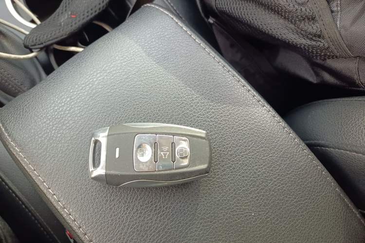 Used Haval H2 2016 Red Label 1.5T Manual Two-Wheel Drive Urban Edition Interior 1