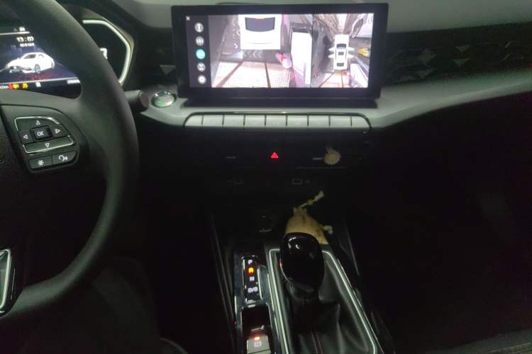 Used MG 5 2023 180 DVVT CVT Luxury Edition Audio And AC Panel