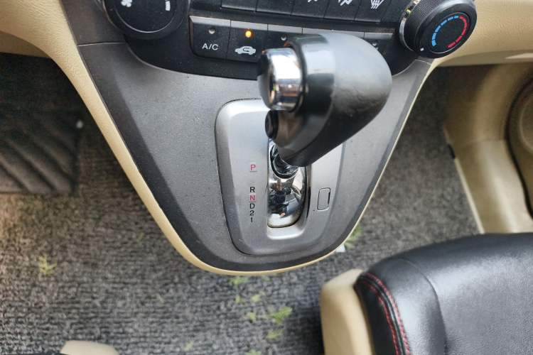Used Honda CR-V 2010 2.0L Automatic Four-Wheel Drive Classic Edition Gear Lever