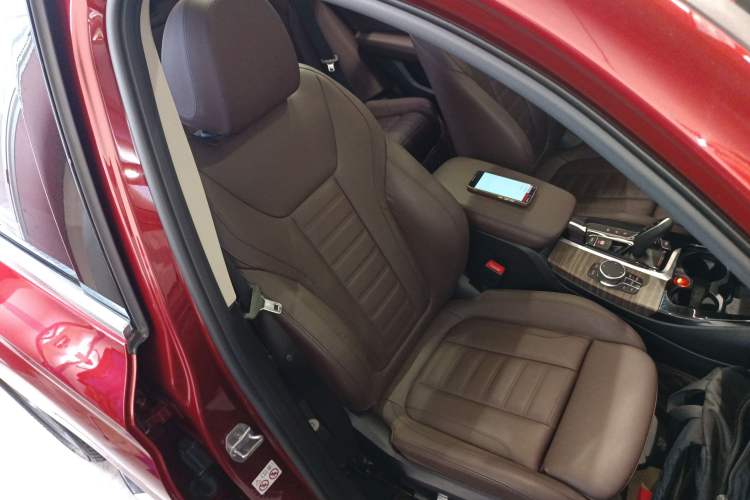 Used BMW X3 2019 xDrive28i Luxury Package Right Front Seat