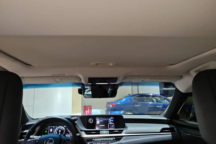 Used Lexus ES 2020 300h Premier Edition