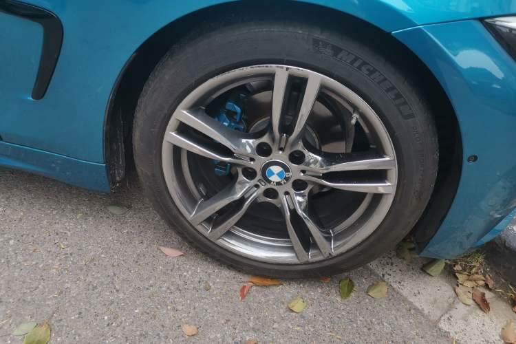 Used BMW 4 Series 2020 425i Gran Coupe M Sport Night Edition Right Front Wheel Hub