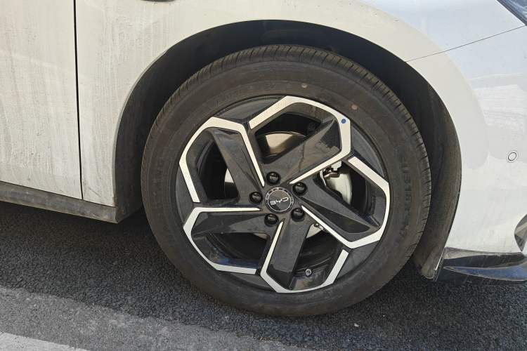 Used BYD Seal 06 DM-i Touring 2025 DM-i Touring High-End Model Right Front Wheel Hub