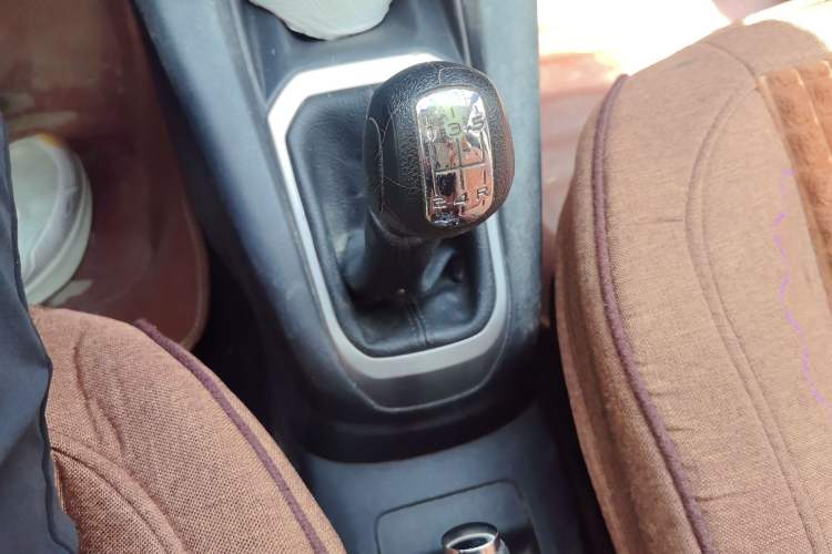 Used Citroen Elysee 2015 Zhishang Edition 1.6L Manual Fashion Model Gear Lever