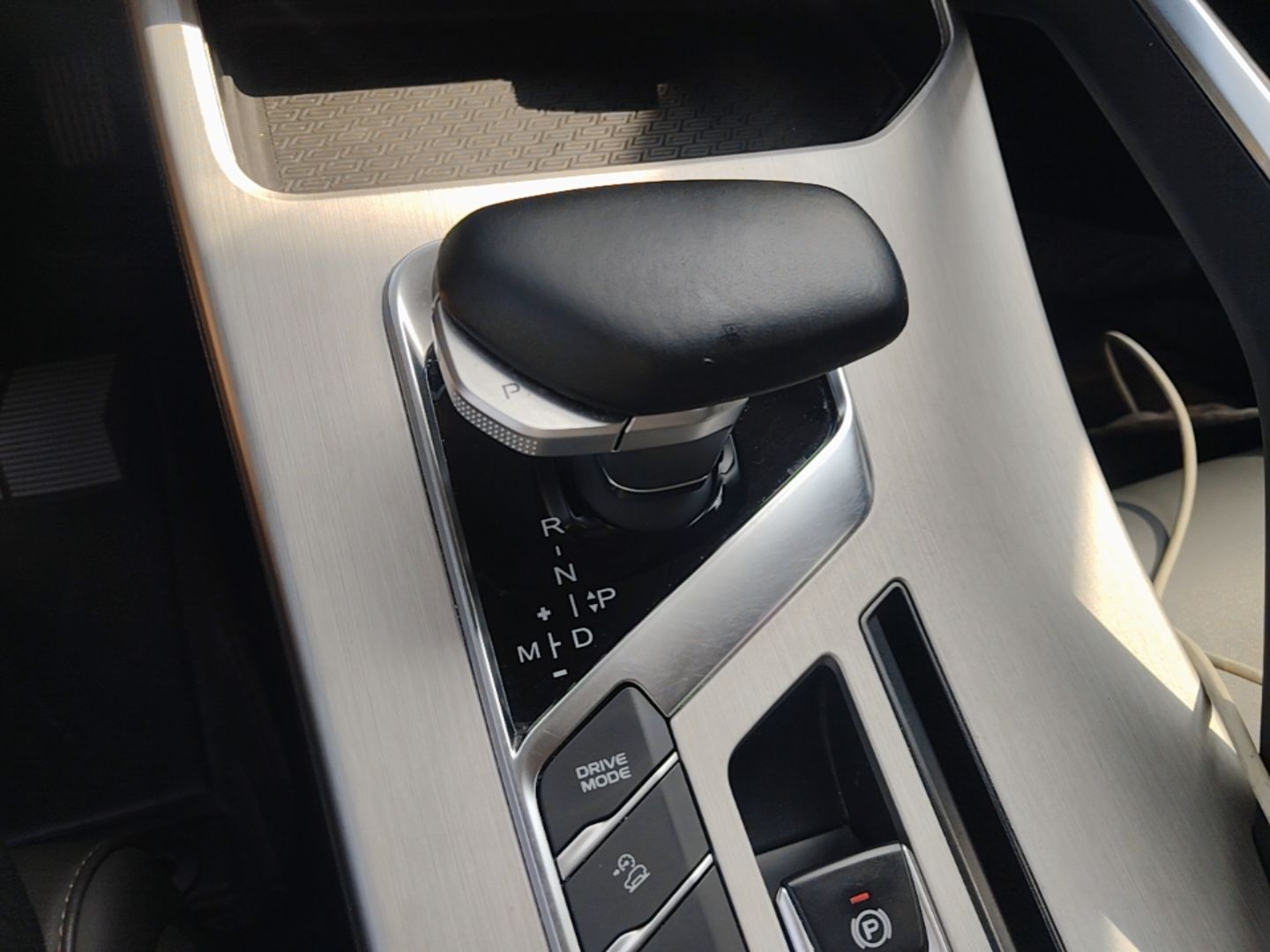Geely Auto Coolray 2023 1.5T DCT Platinum Edition — снимка 16