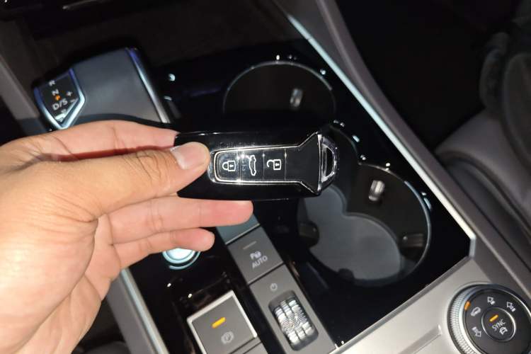 Used Volkswagen Touareg 2023 3.0 TSI Luxury Edition Obsidian Black Sport Package Vehicle Key