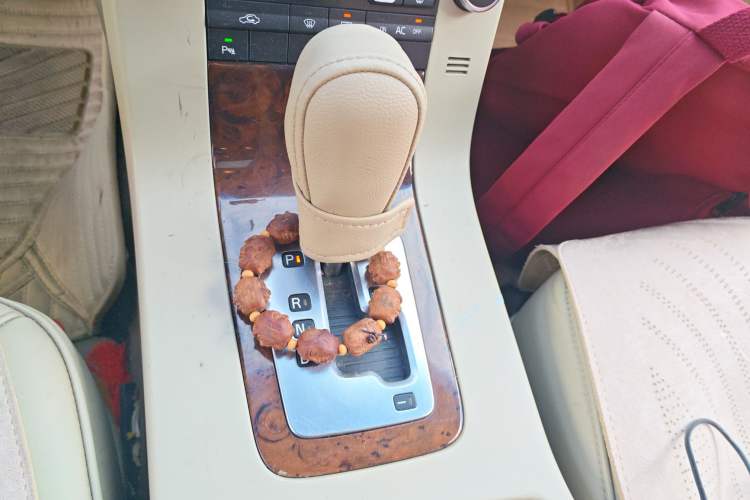 Used Volvo S80L 2009 2.5T ZhiZun Edition Gear Lever