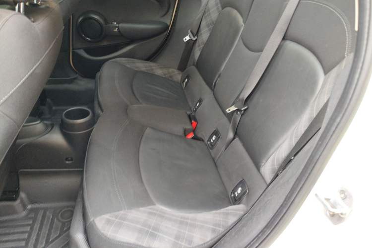 Used MINI 2016 1.5T COOPER Five-Door Edition Left Rear Seat