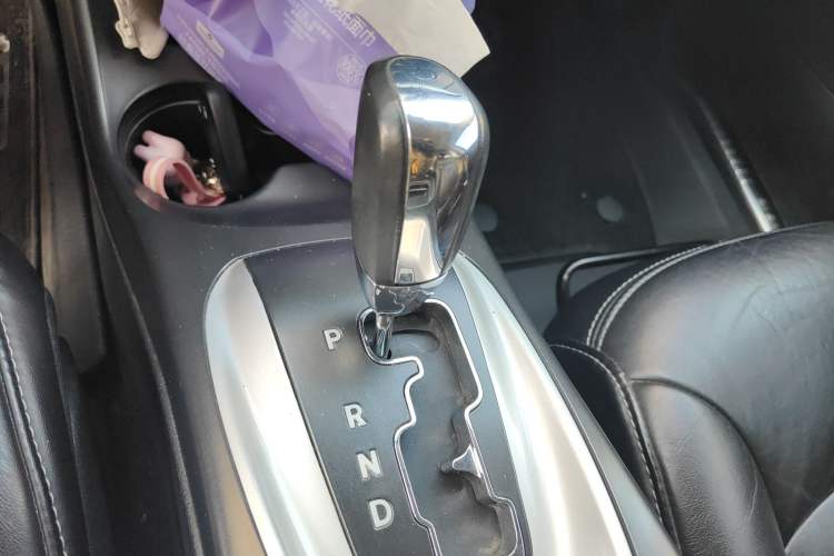 Used Dodge Journey 2013 2.4L Two-Wheel Drive Luxury Version Gear Lever
