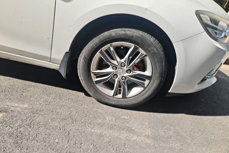 Used Chevrolet Cavalier 2016 1.5L Automatic Xinyue Edition Right Front Wheel Hub