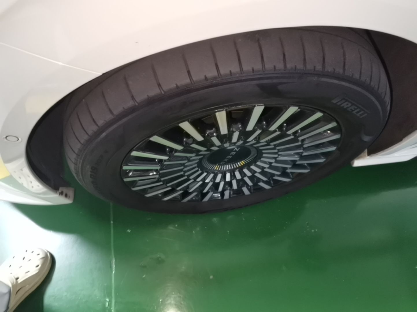Zeekr 009 2024 7-Seater Aisle Version 108 kWh — снимка 10