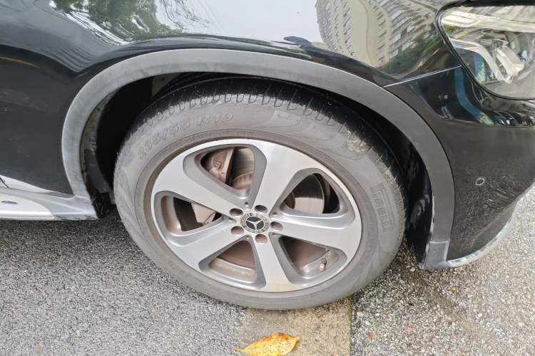 Used Mercedes-Benz GLC 2017 GLC 260 4MATIC Luxury Model Right Front Wheel Hub