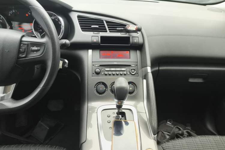 Used Peugeot 3008 2016 2.0L Automatic Classic Edition
