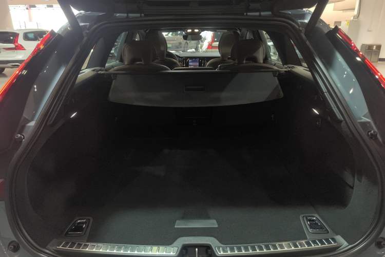 Used Volvo V90 2022 Cross Country B5 AWD Smart Range Edition
